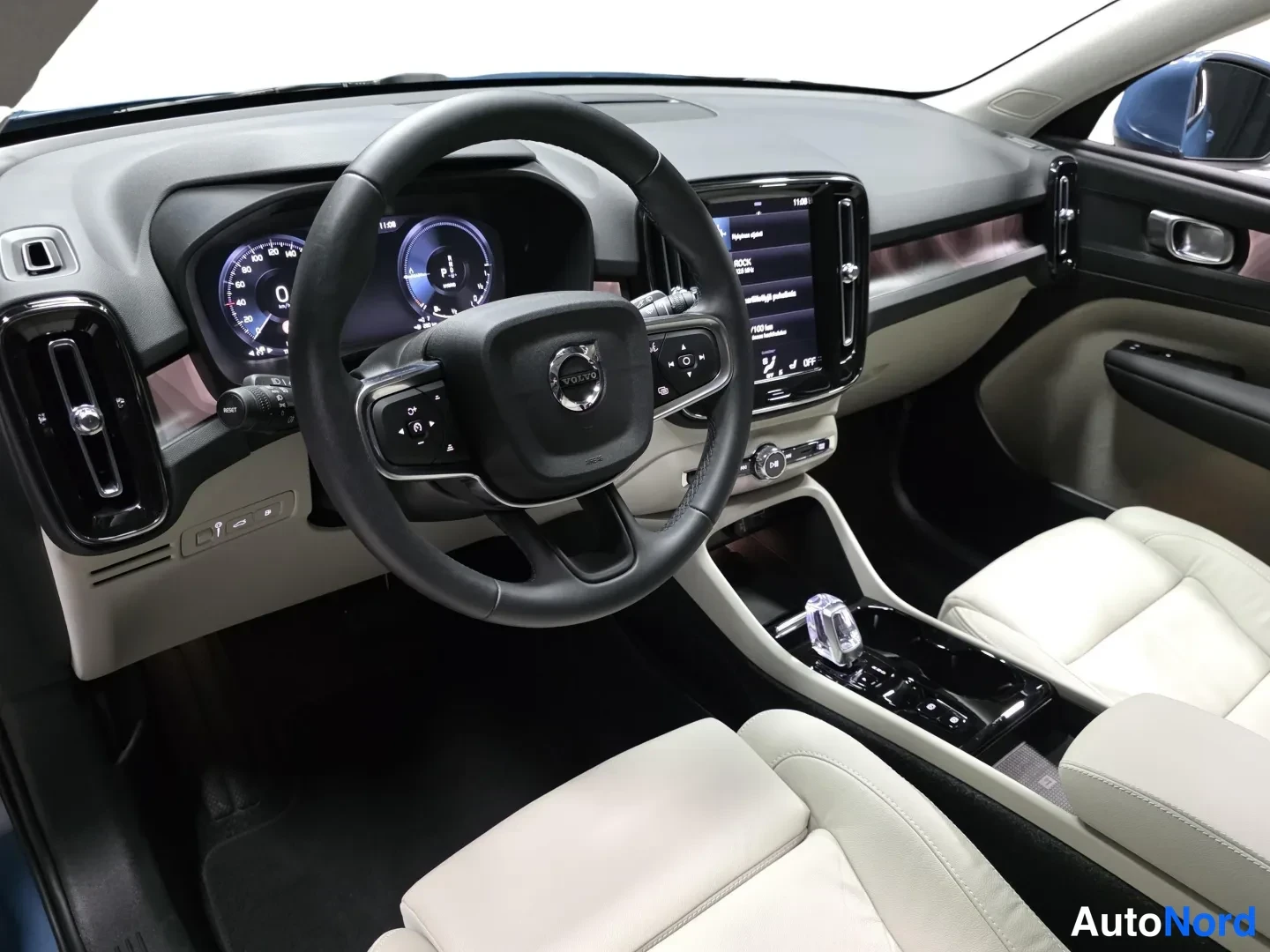 Blue Volvo XC40 2023, photo 9