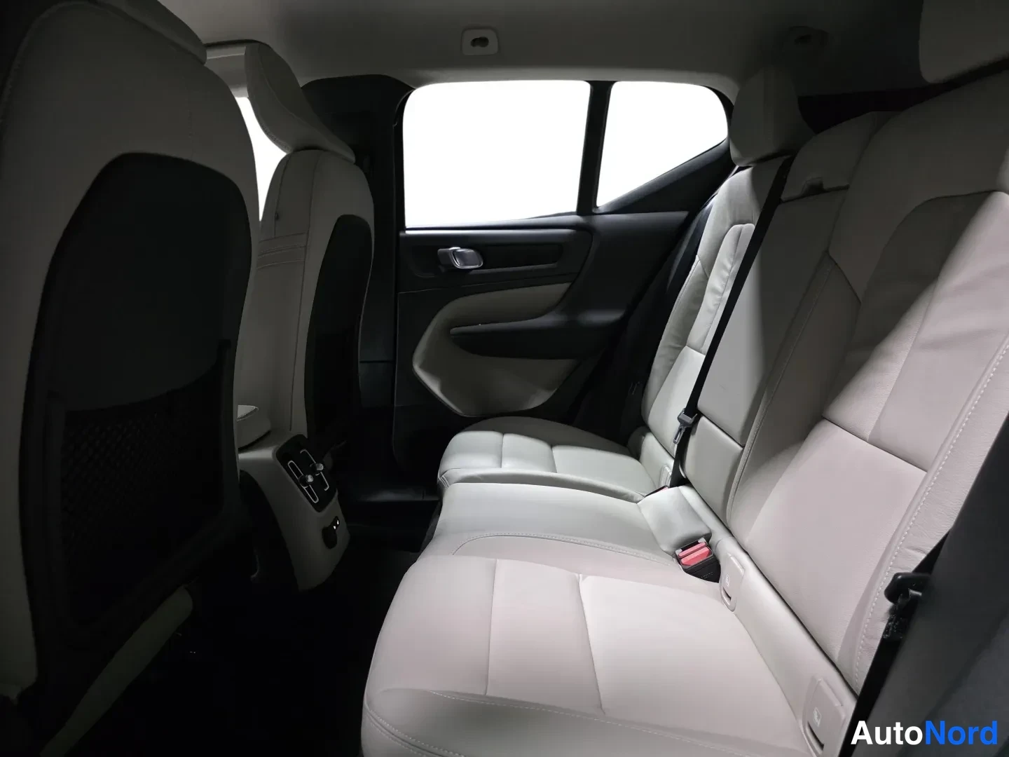 Blue Volvo XC40 2023, photo 17