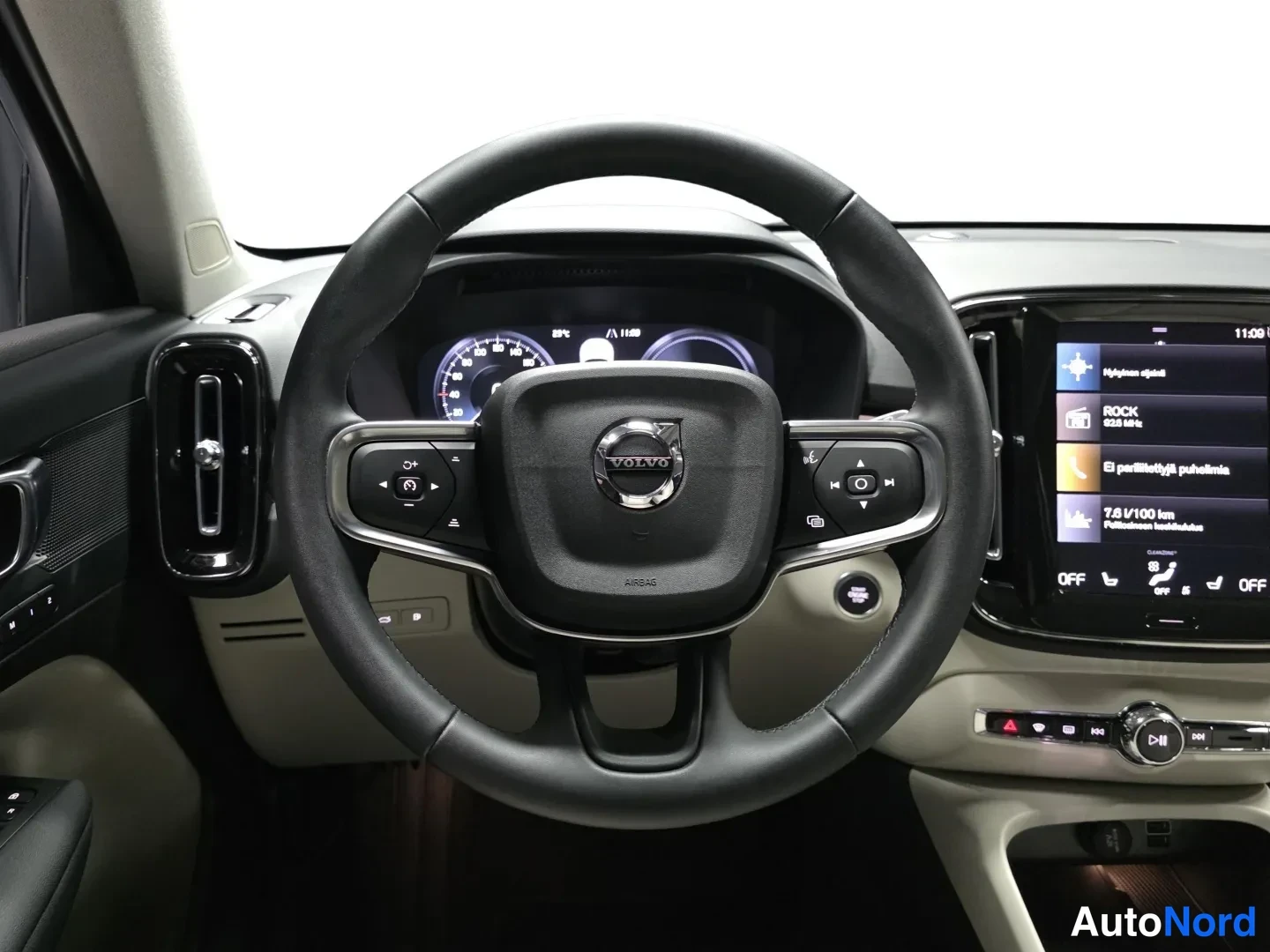 Blue Volvo XC40 2023, photo 10