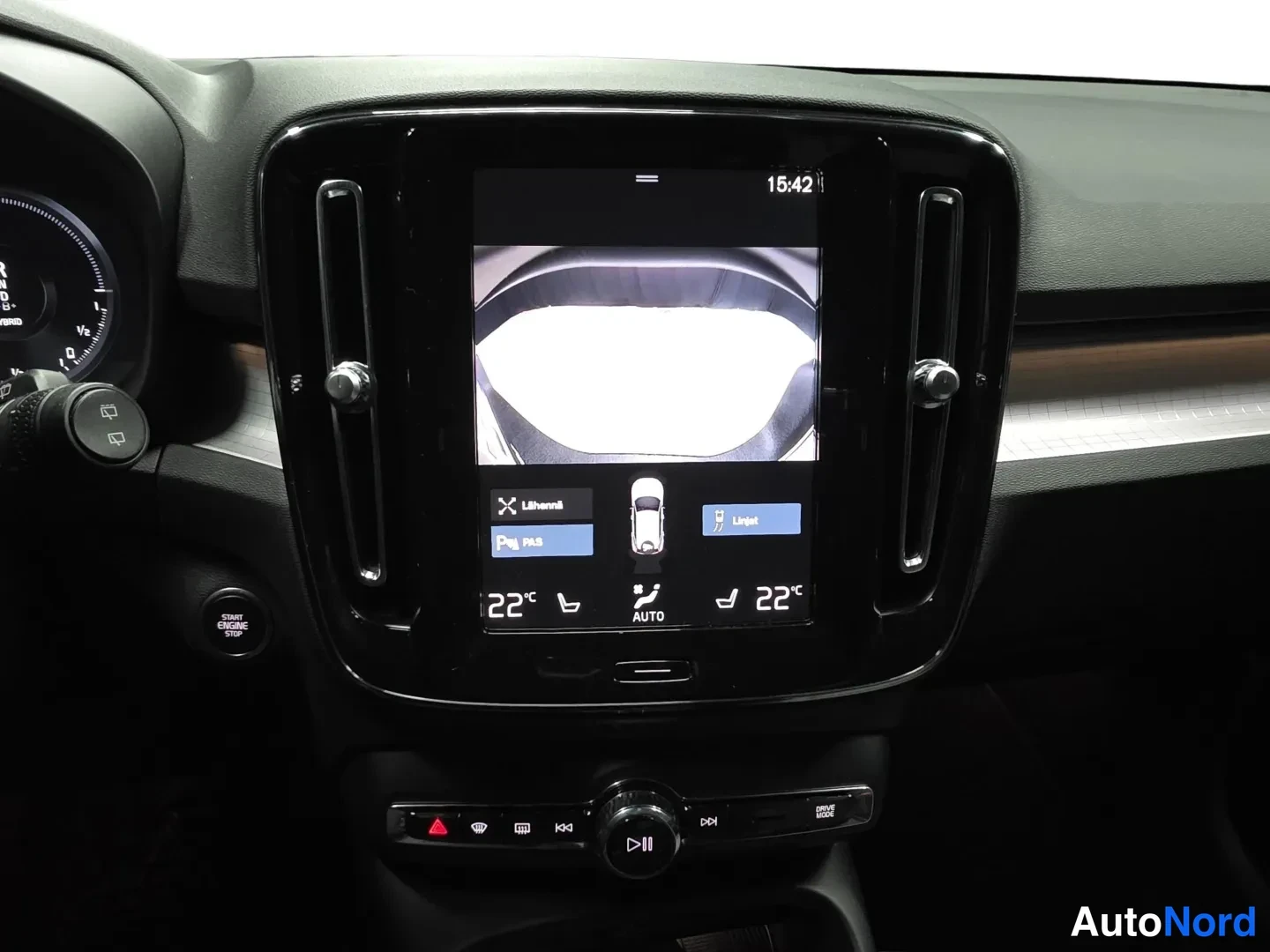 Harmaa Volvo XC40 2024, kuva 14
