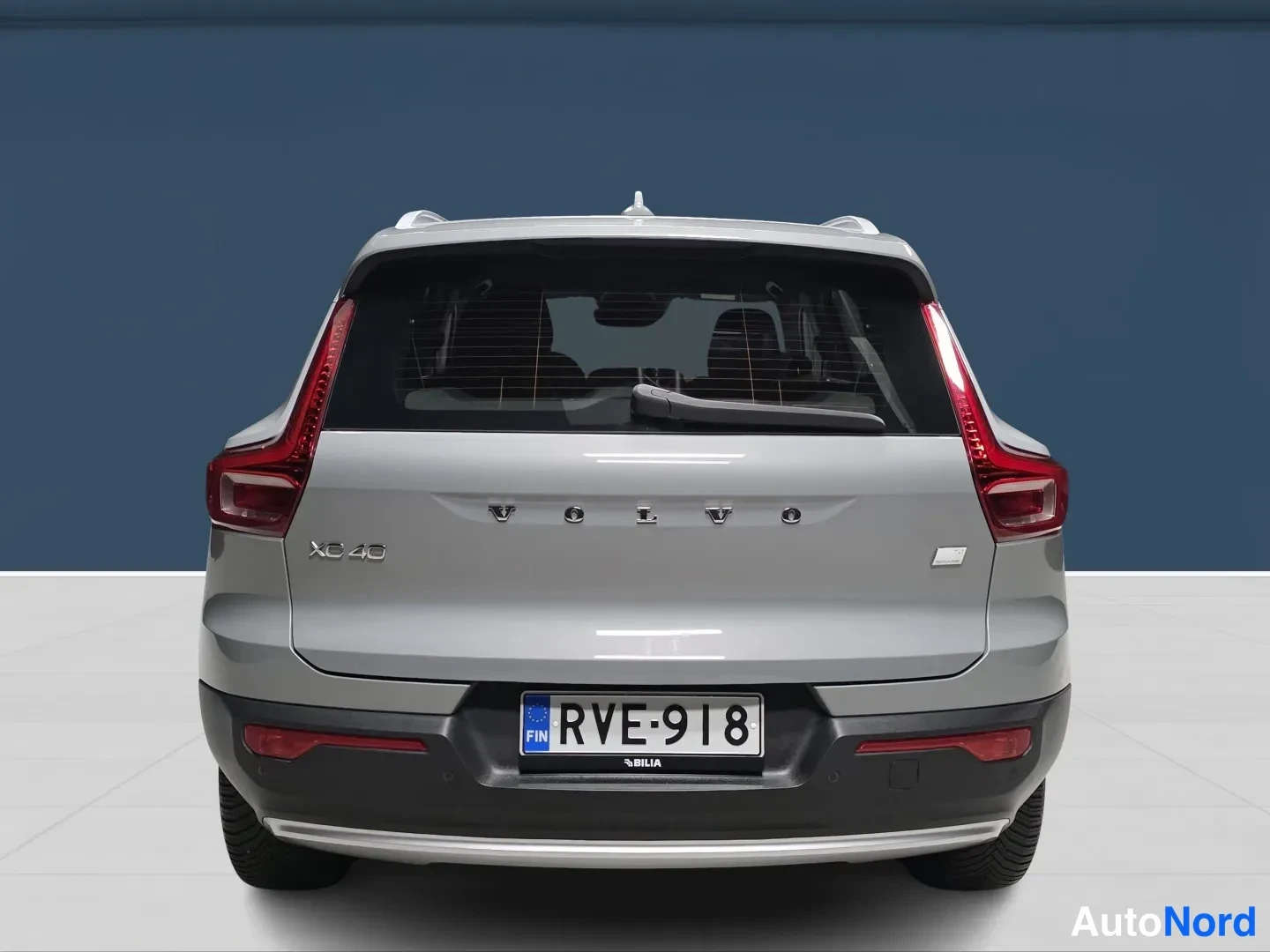 Harmaa Volvo XC40 2024, takaa, kuva 6