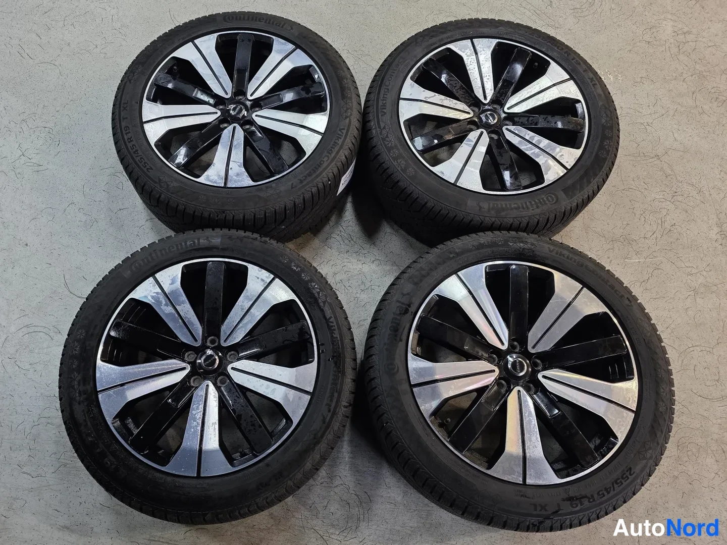 Black Volvo XC40 2024, photo 12