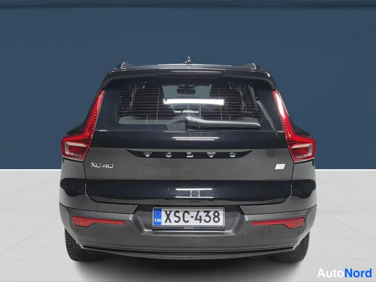 Black Volvo XC40 2024, rear, photo 6