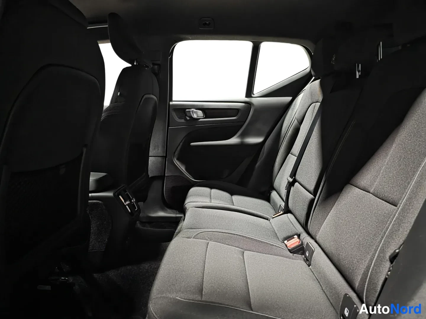 Black Volvo XC40 2024, photo 10