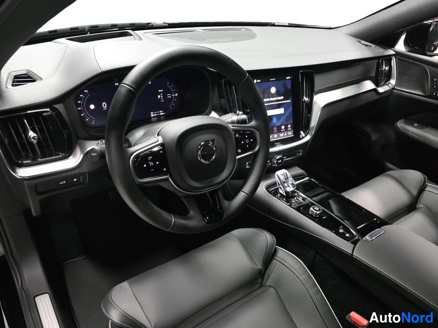 Musta Volvo V60 2026, kuva 9