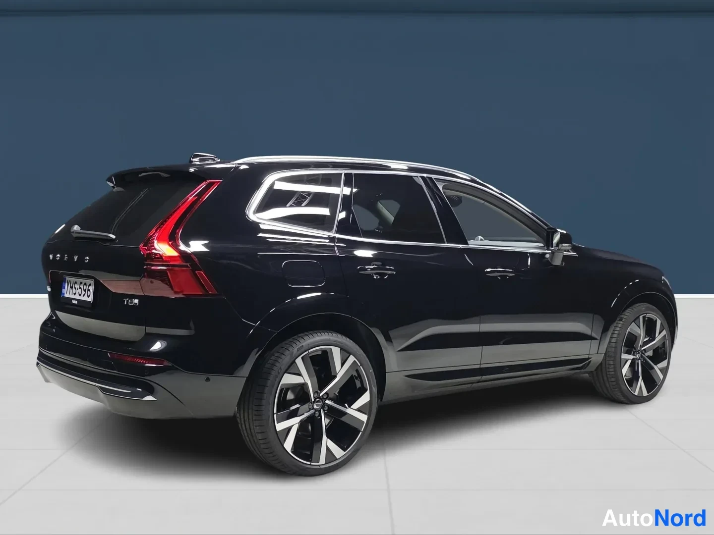 Musta Volvo XC60 2027, takaviisto, kuva 4