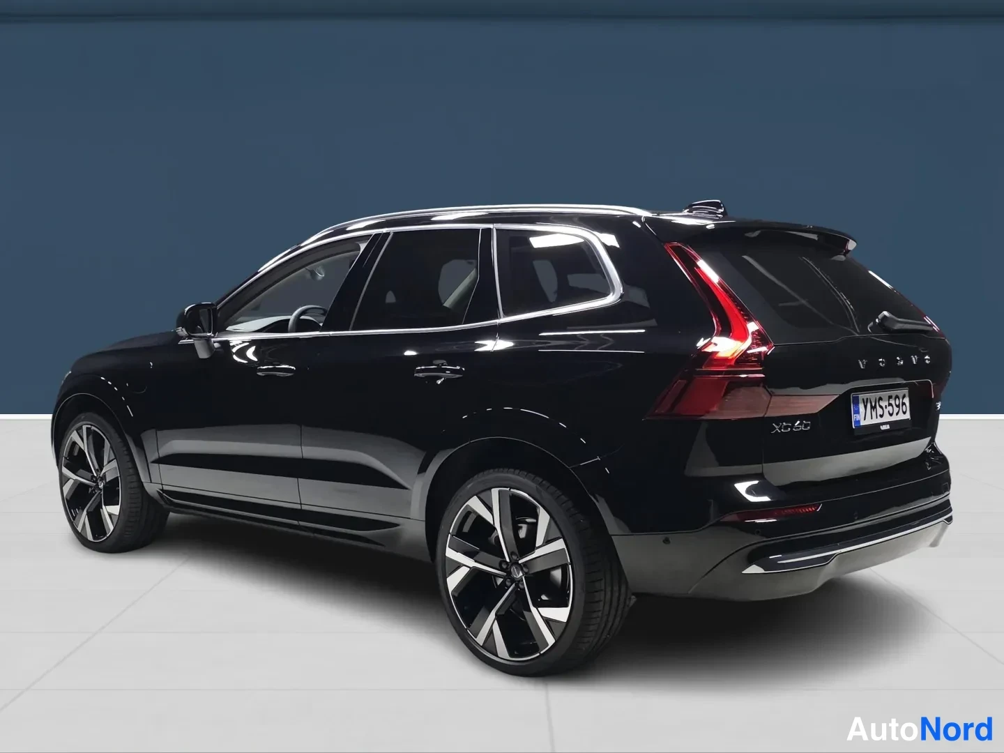 Musta Volvo XC60 2027, takaviisto, kuva 5