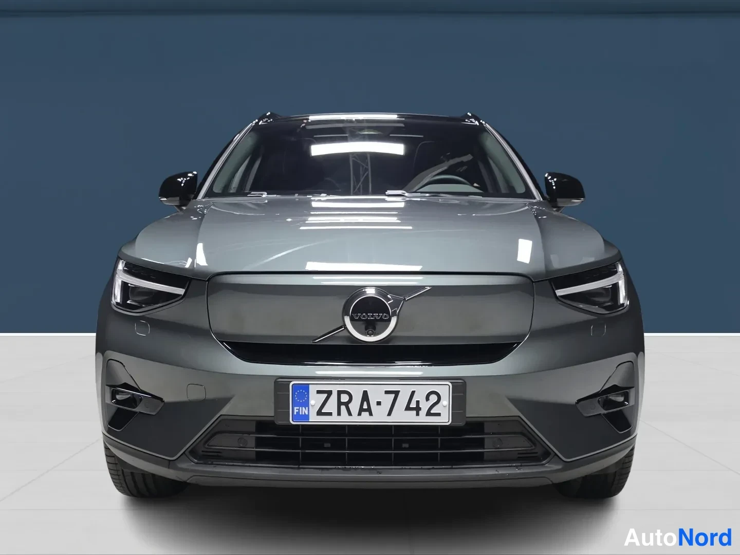 Vihreä Volvo EX40 2026, kuva 3