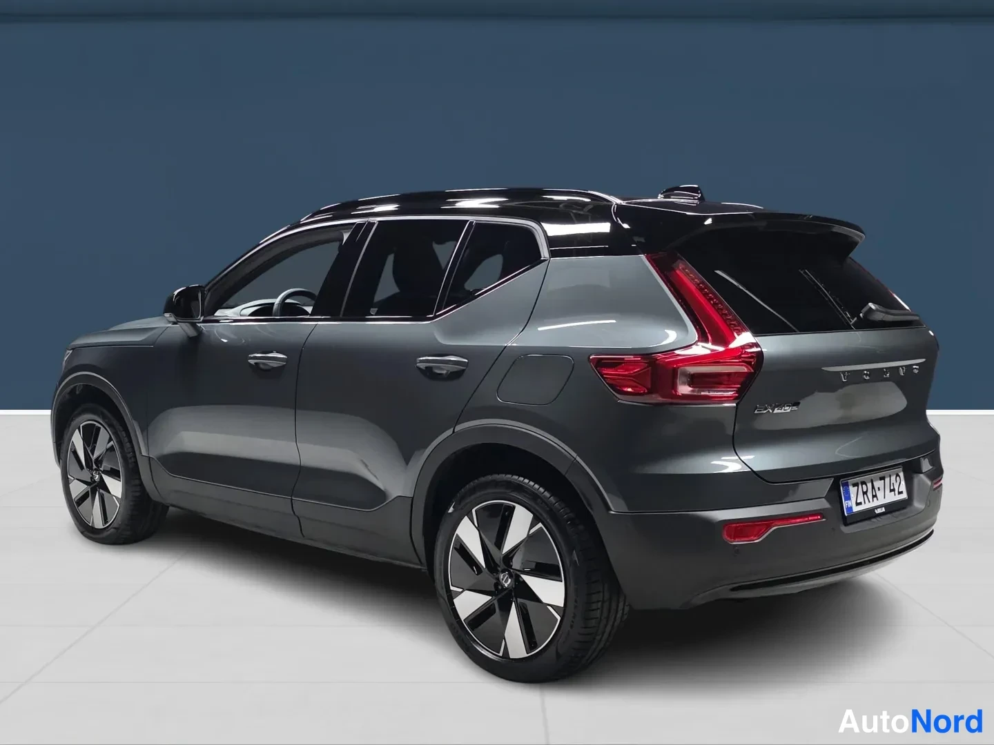 Vihreä Volvo EX40 2026, kuva 5