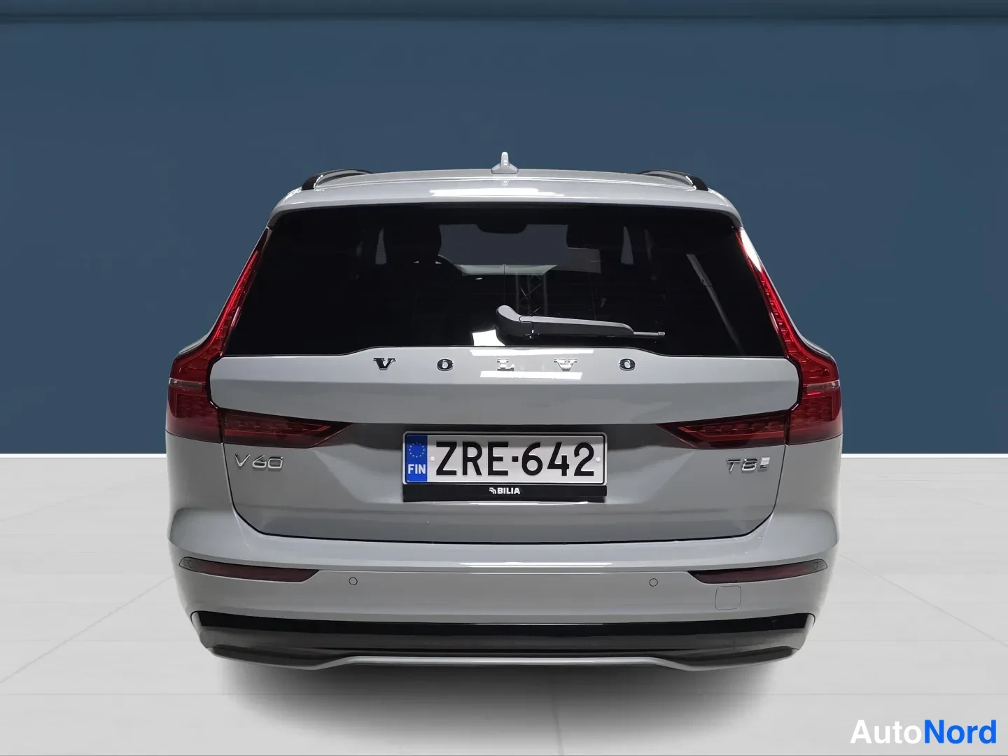 Harmaa Volvo V60 2026, takaa, kuva 7