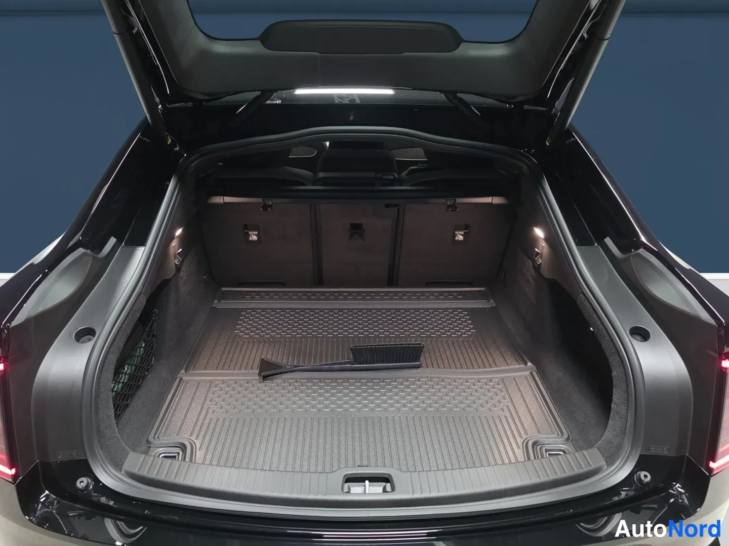 Musta Volvo ES90 2026, kuva 11