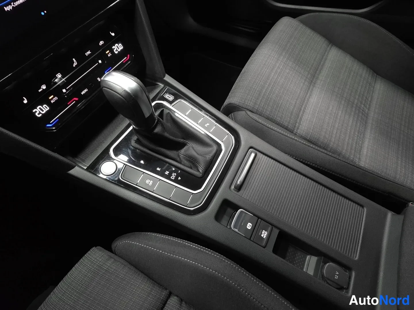 Grey Volkswagen Passat 2021, photo 14