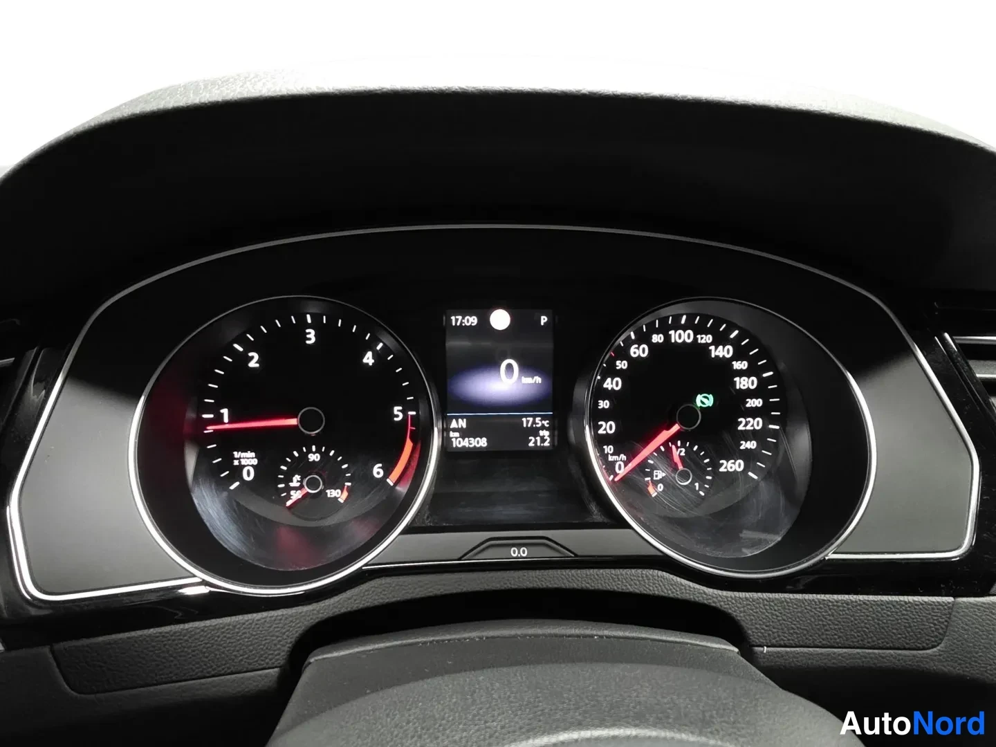 Grey Volkswagen Passat 2021, photo 9