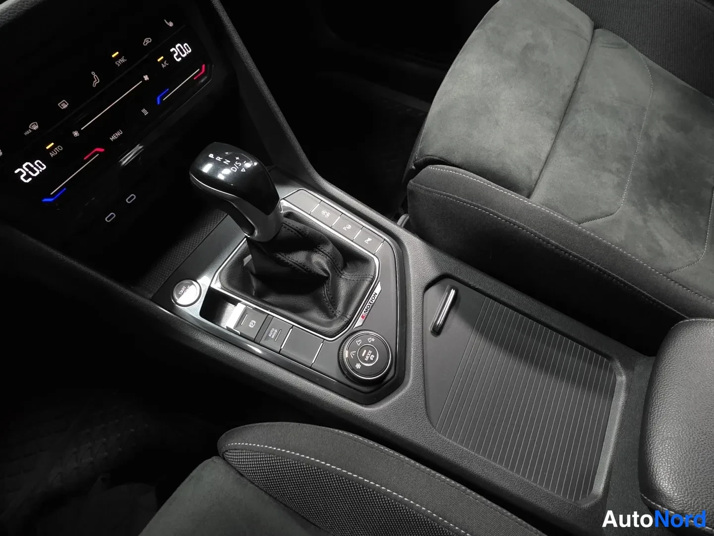 Harmaa Volkswagen Tiguan 2021, kuva 15