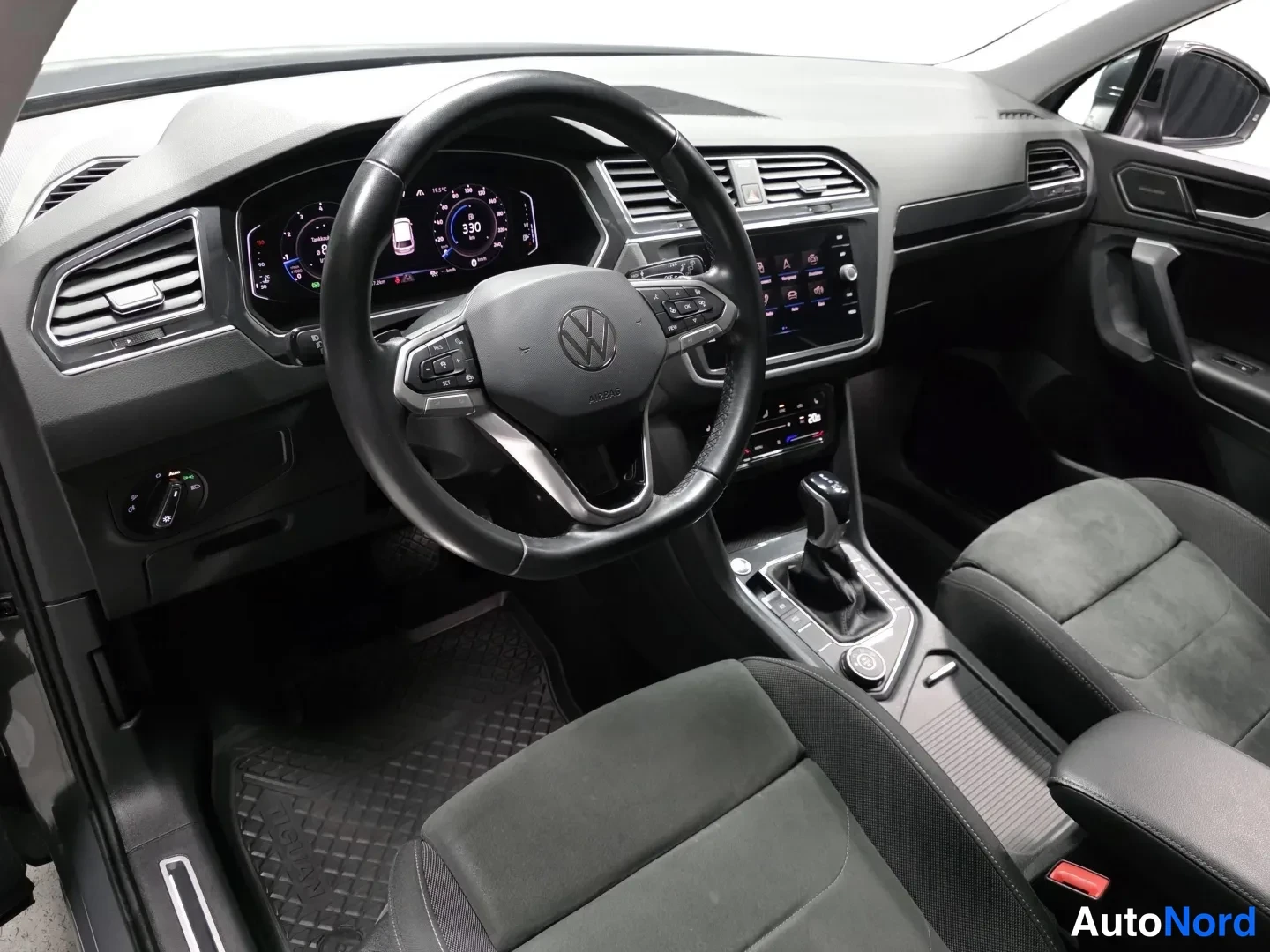 Harmaa Volkswagen Tiguan 2021, kuva 10