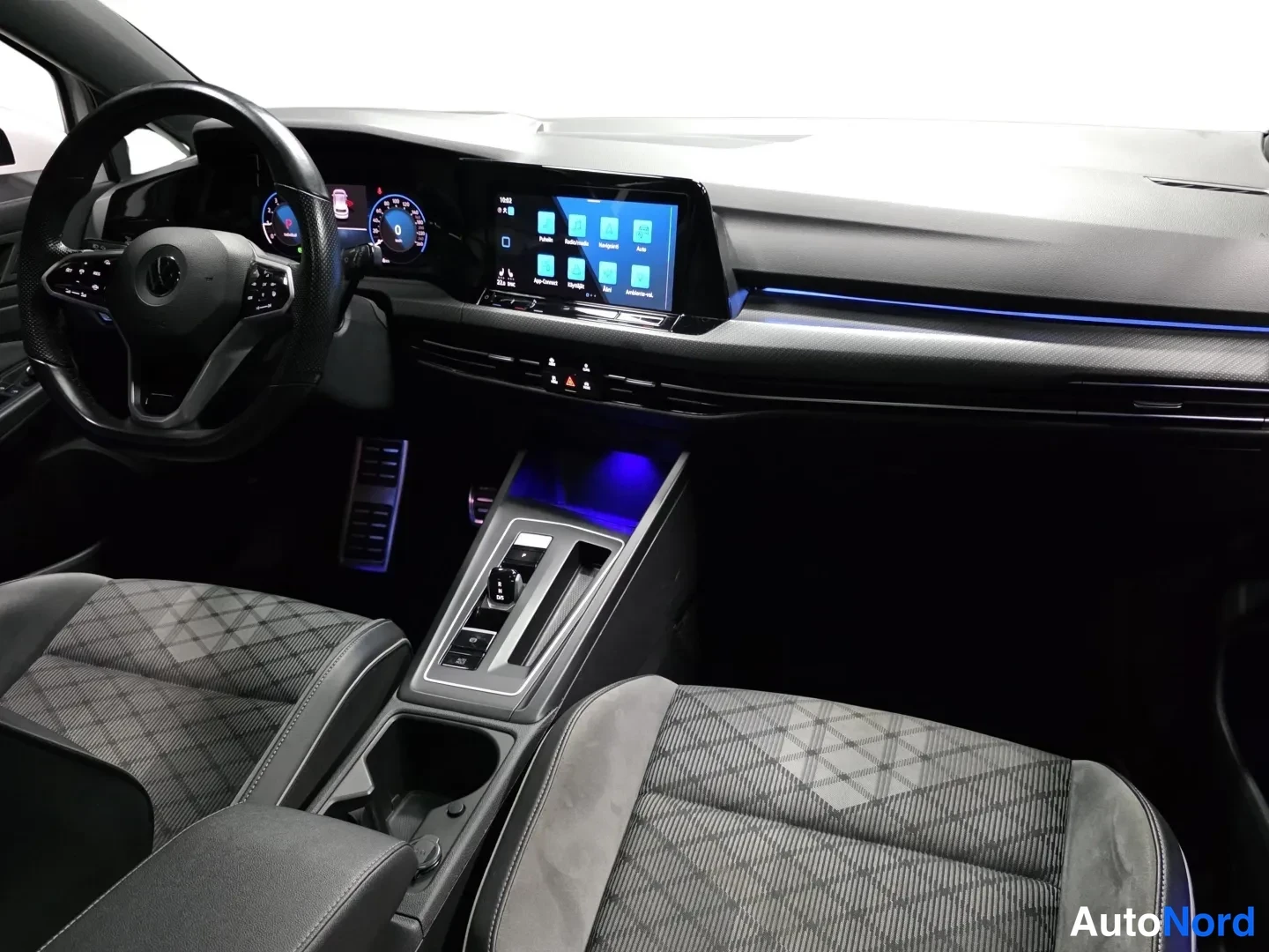 White Volkswagen Golf 2021, photo 16