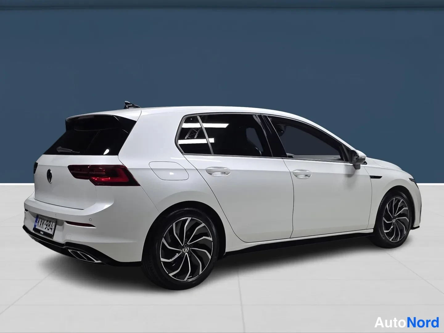 White Volkswagen Golf 2021, rear three-quarter, photo 5
