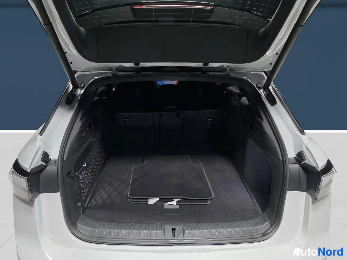 White Volkswagen ID.7 2025, rear, photo 7