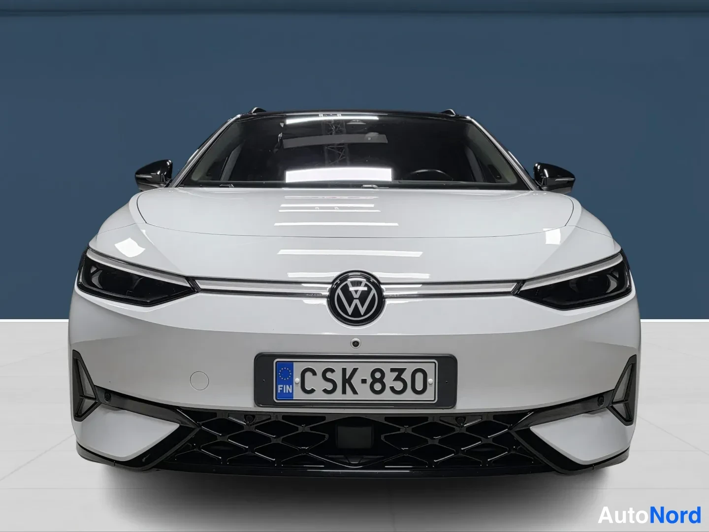 White Volkswagen ID.7 2025, front, photo 3