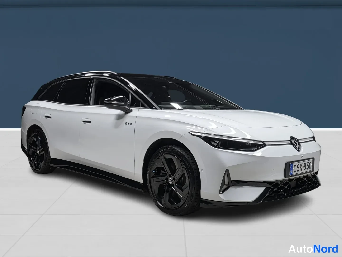 White Volkswagen ID.7 2025, front three-quarter, nose to the right, photo 2