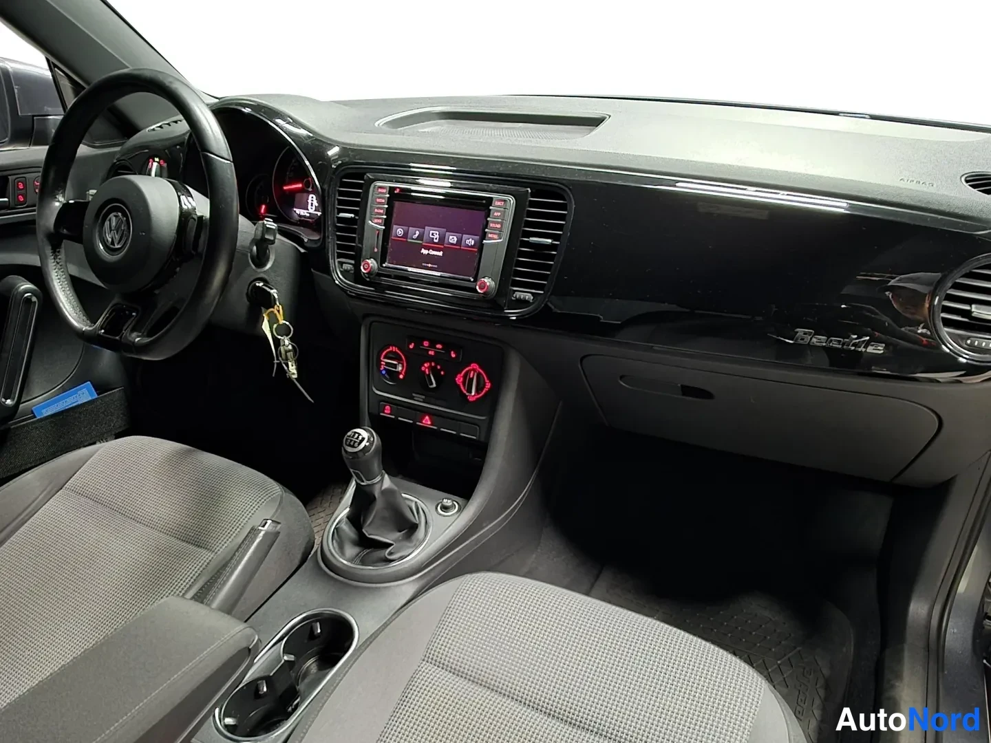 Grey Volkswagen Beetle 2018, photo 13