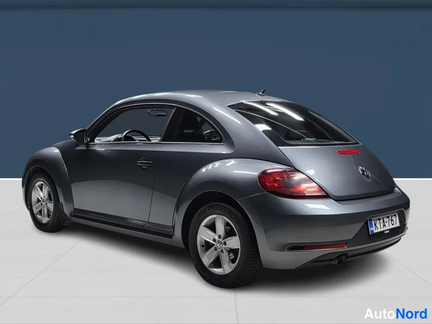 Grey Volkswagen Beetle 2018, photo 5