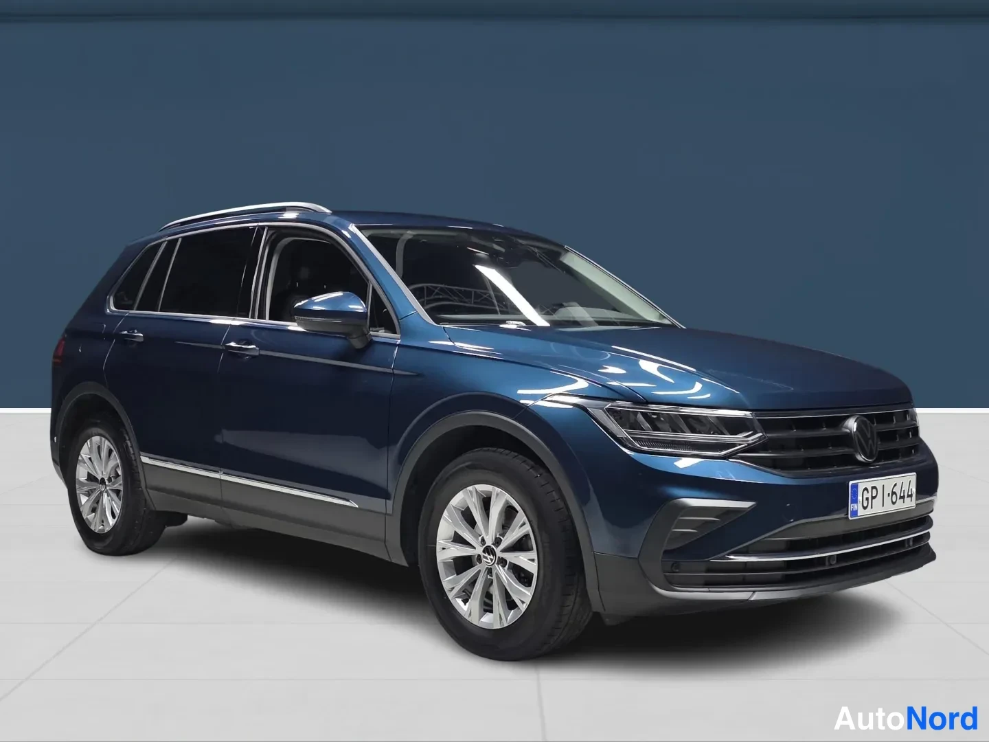 Blue Volkswagen Tiguan 2022, photo 2
