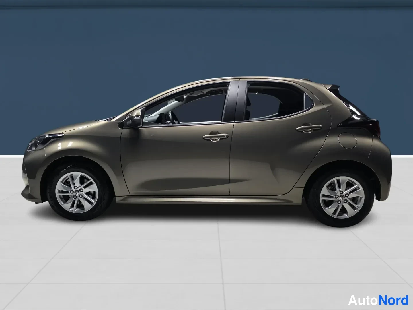 Brown Toyota Yaris 2023, side, photo 5