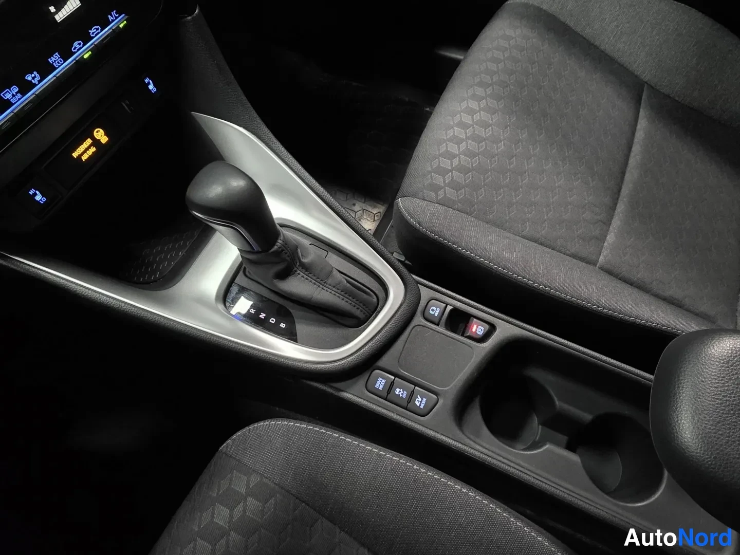 Brown Toyota Yaris 2023, photo 17