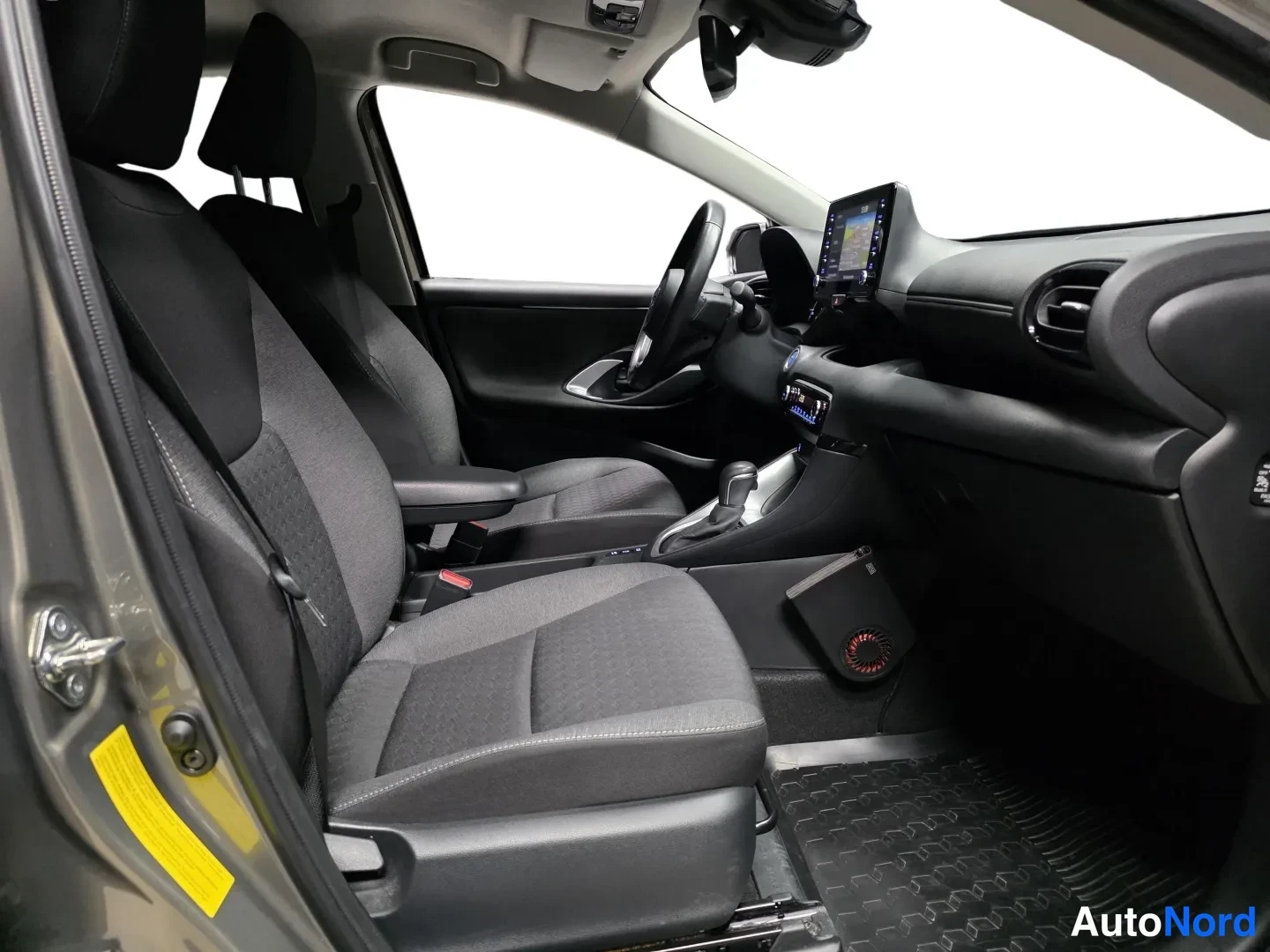 Brown Toyota Yaris 2023, photo 19