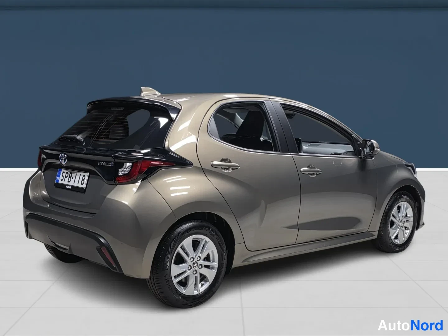 Brown Toyota Yaris 2023, rear three-quarter, photo 6