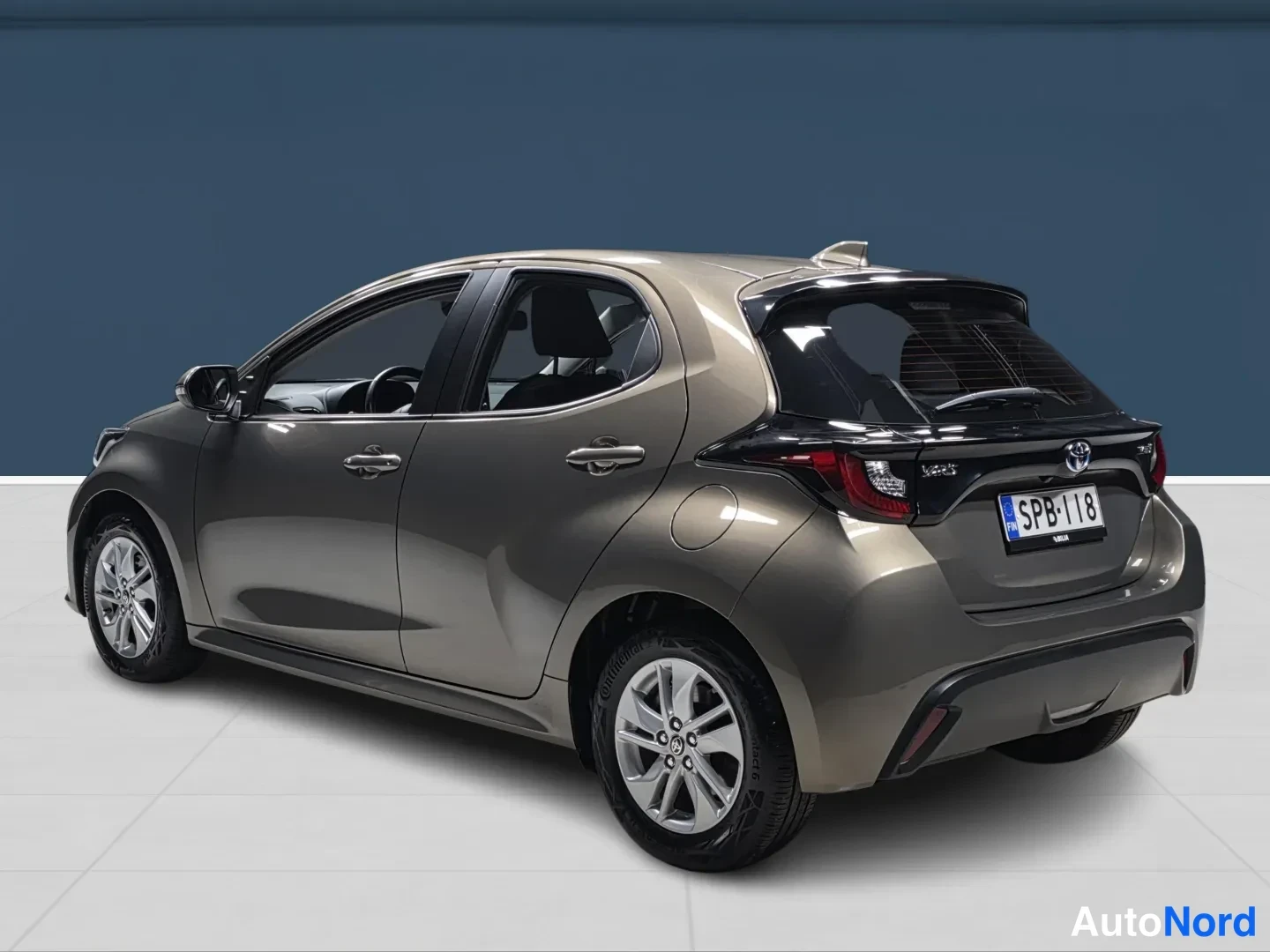 Brown Toyota Yaris 2023, rear three-quarter, photo 7