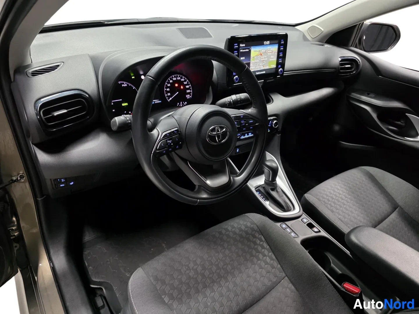 Brown Toyota Yaris 2023, photo 12