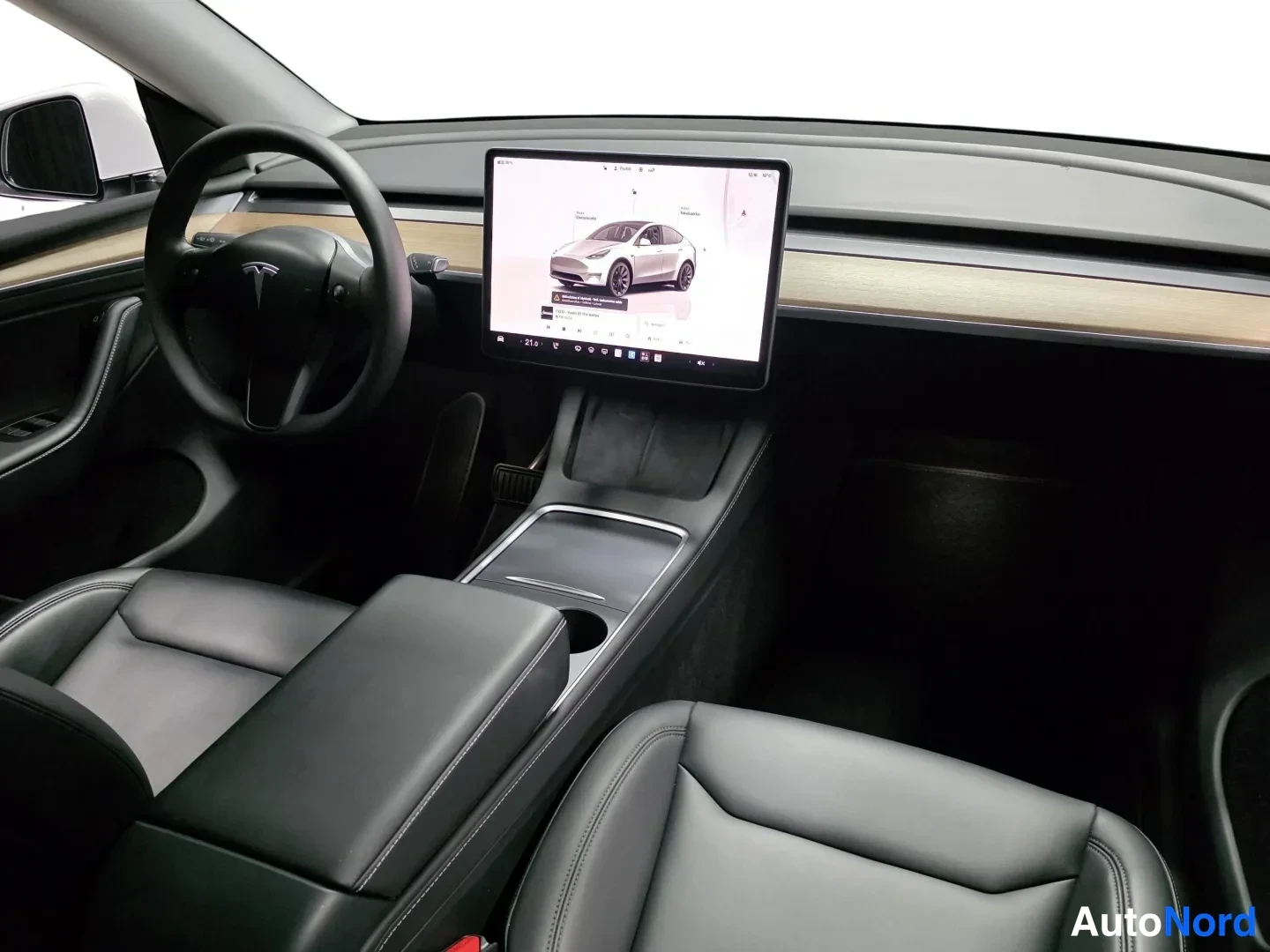 White Tesla Model Y 2023, photo 7