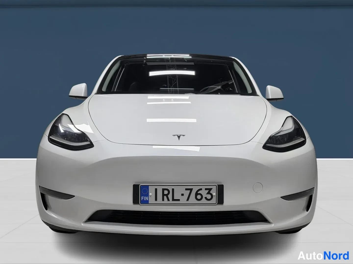 White Tesla Model Y 2023, front, photo 3