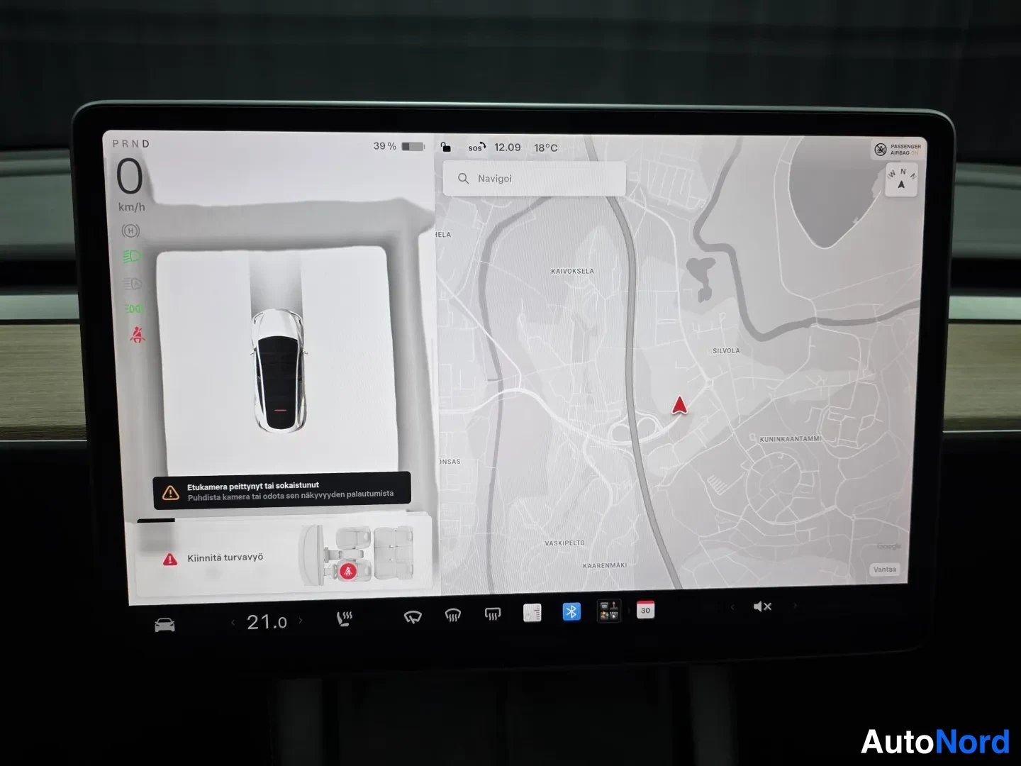 White Tesla Model Y 2023, photo 8
