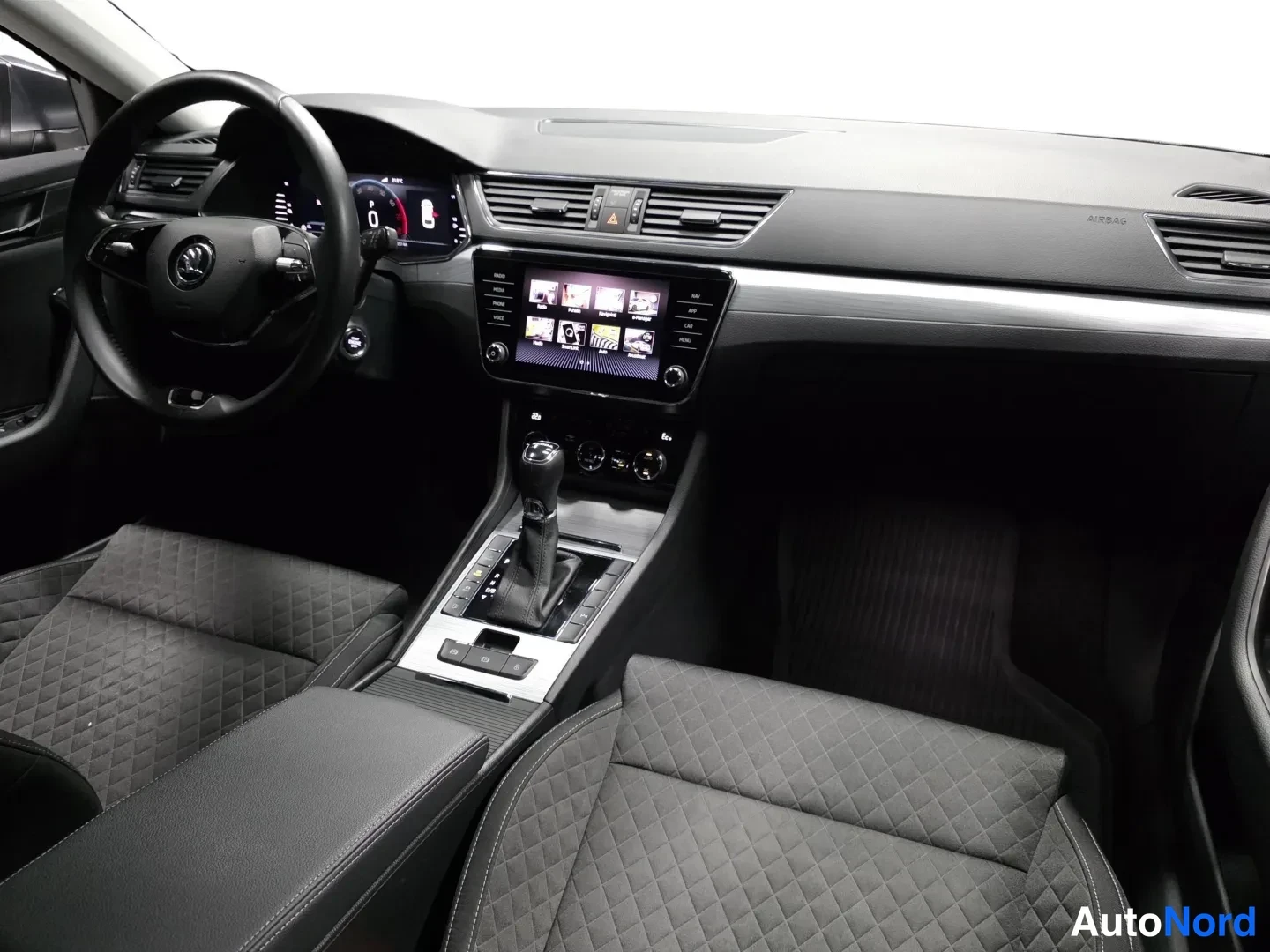 Grey Skoda Superb 2023, photo 15