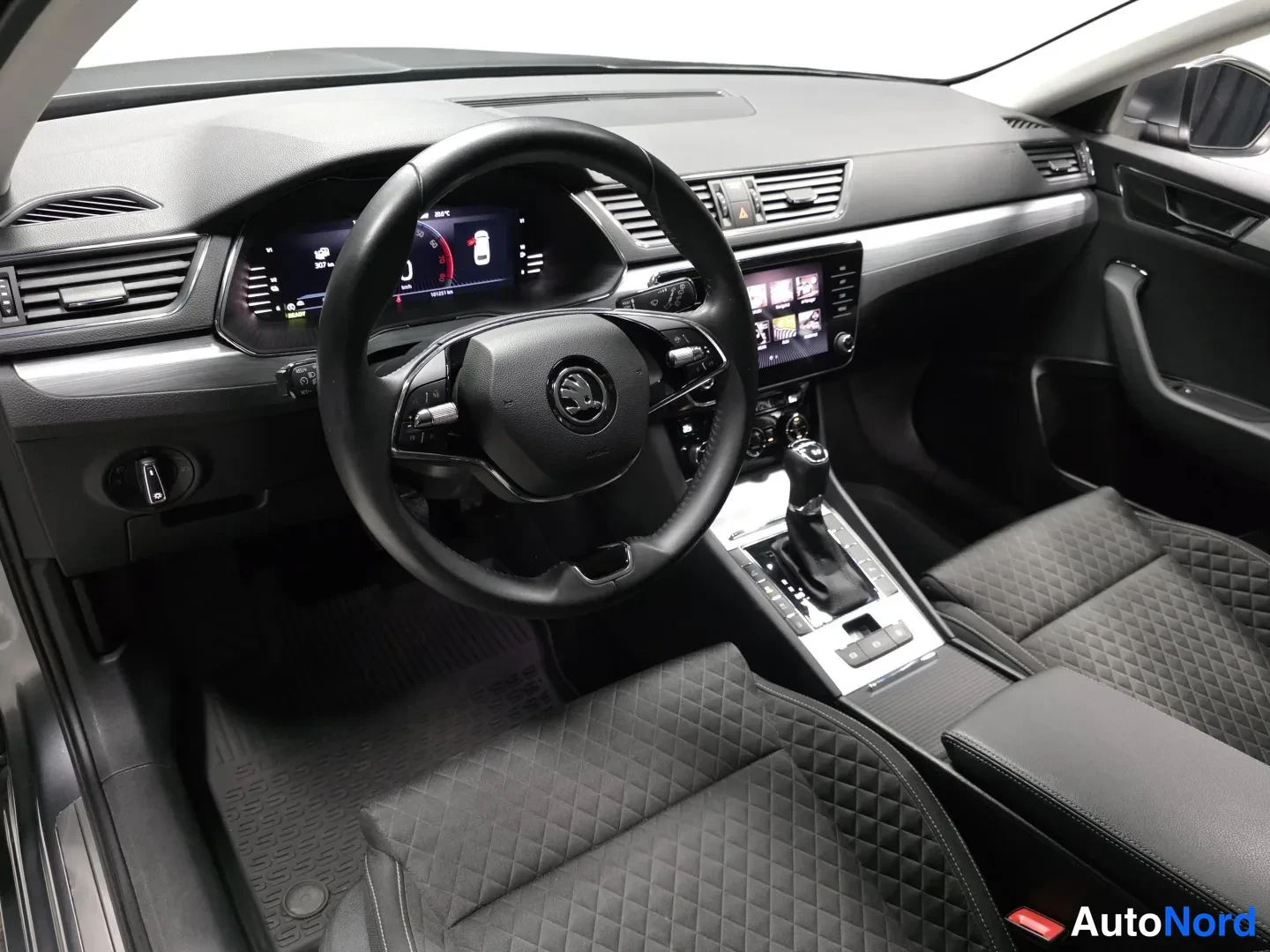 Grey Skoda Superb 2023, photo 9