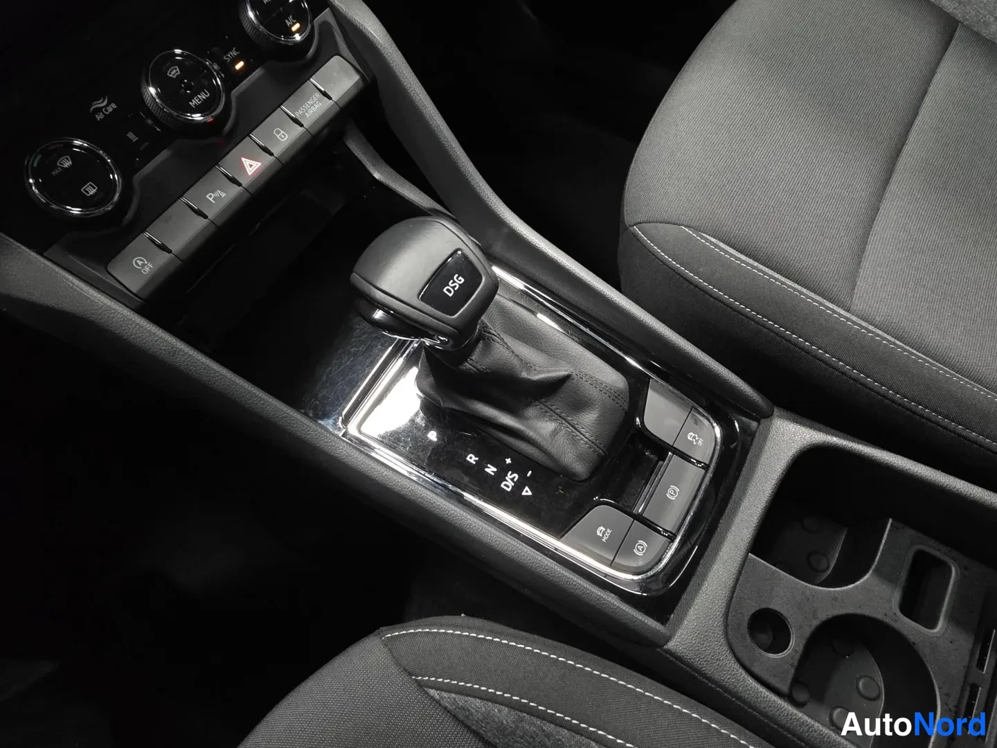 Black Skoda Karoq 2021, photo 15