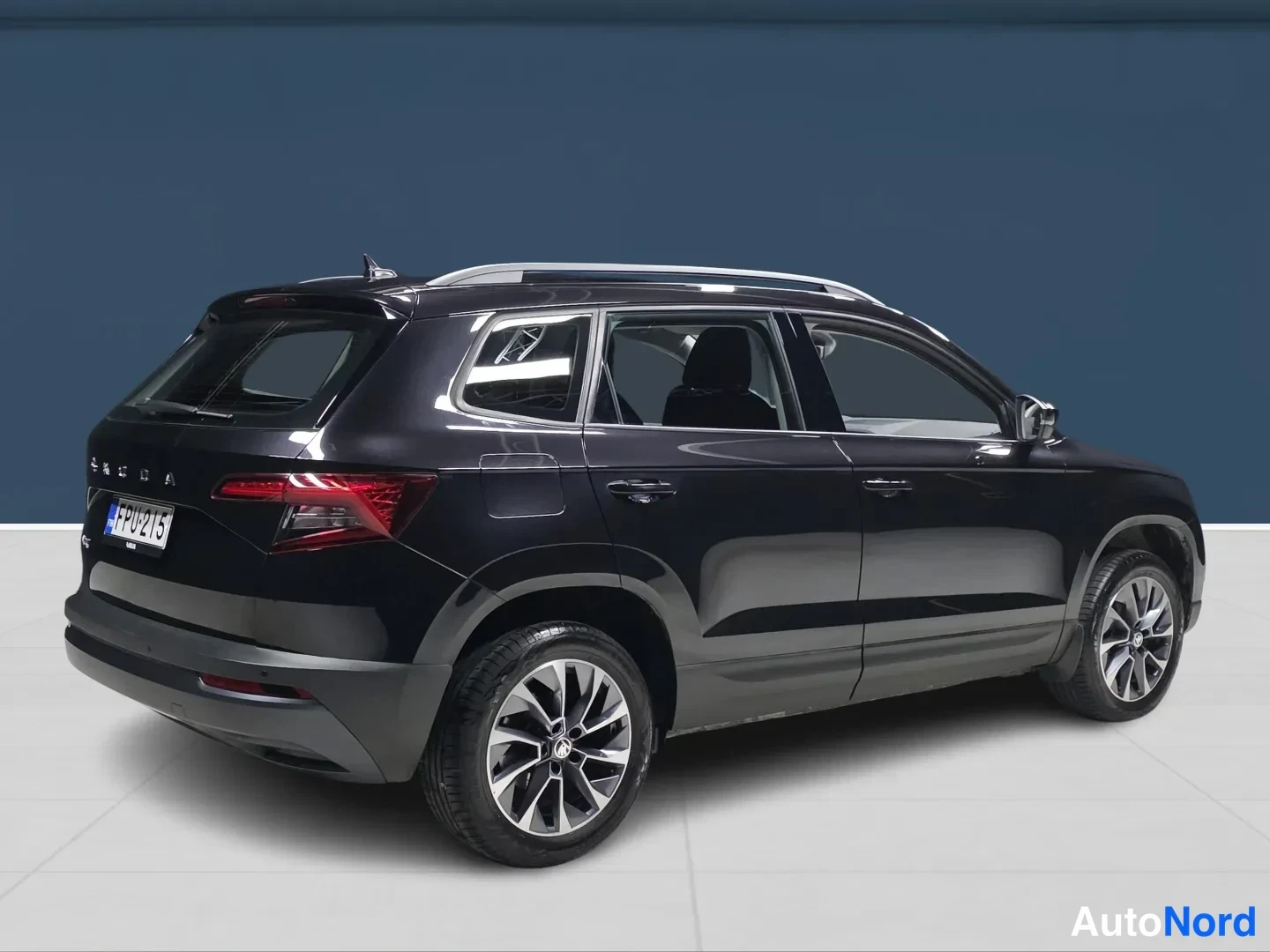 Black Skoda Karoq 2021, photo 5