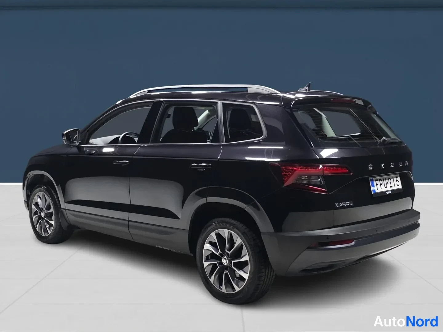 Black Skoda Karoq 2021, photo 3