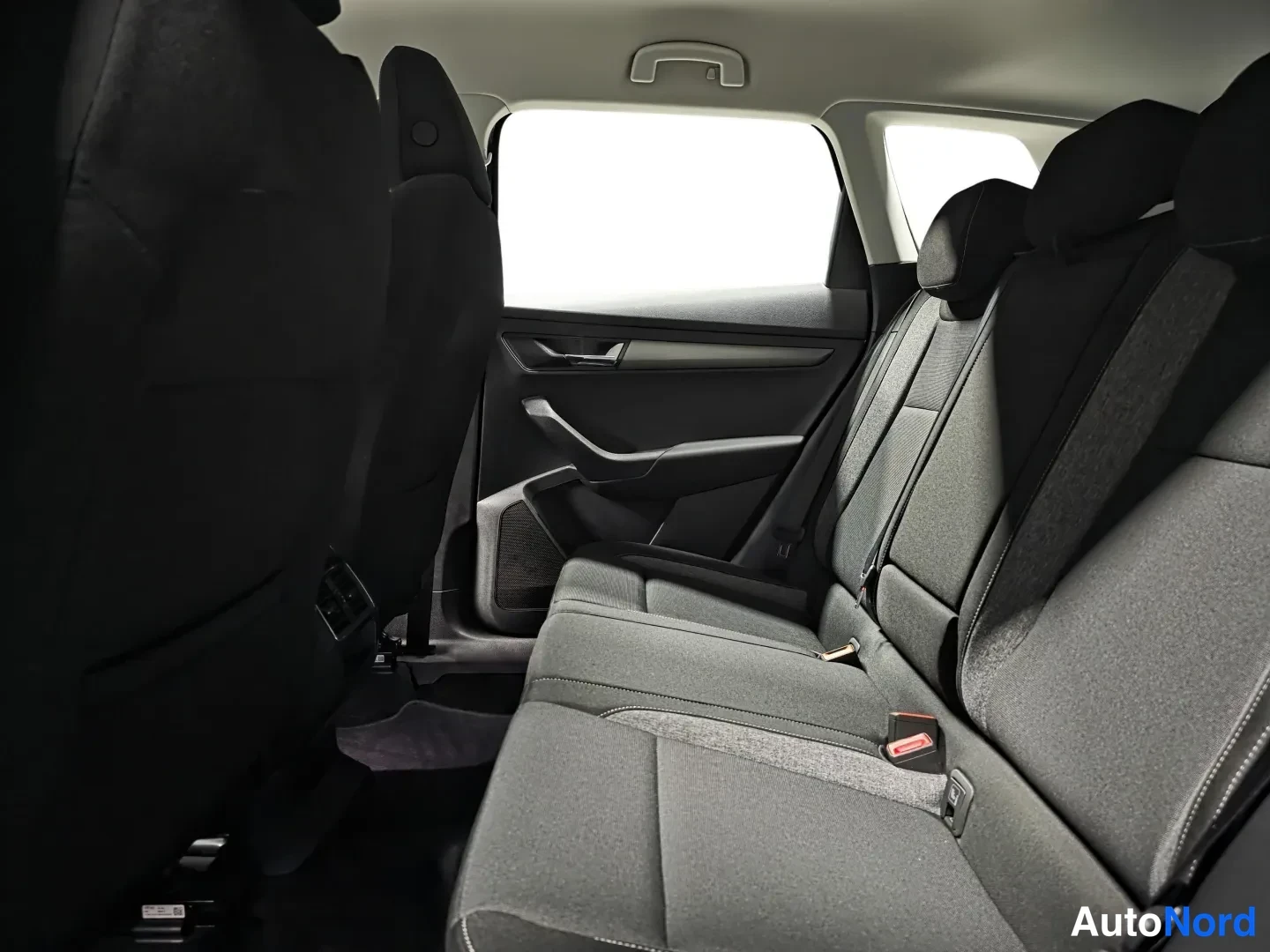 Black Skoda Karoq 2021, photo 11