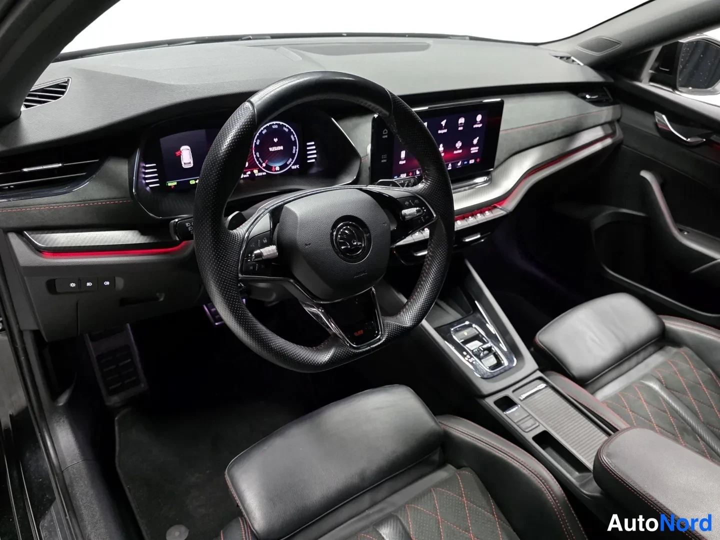Black Skoda Octavia 2024, photo 10