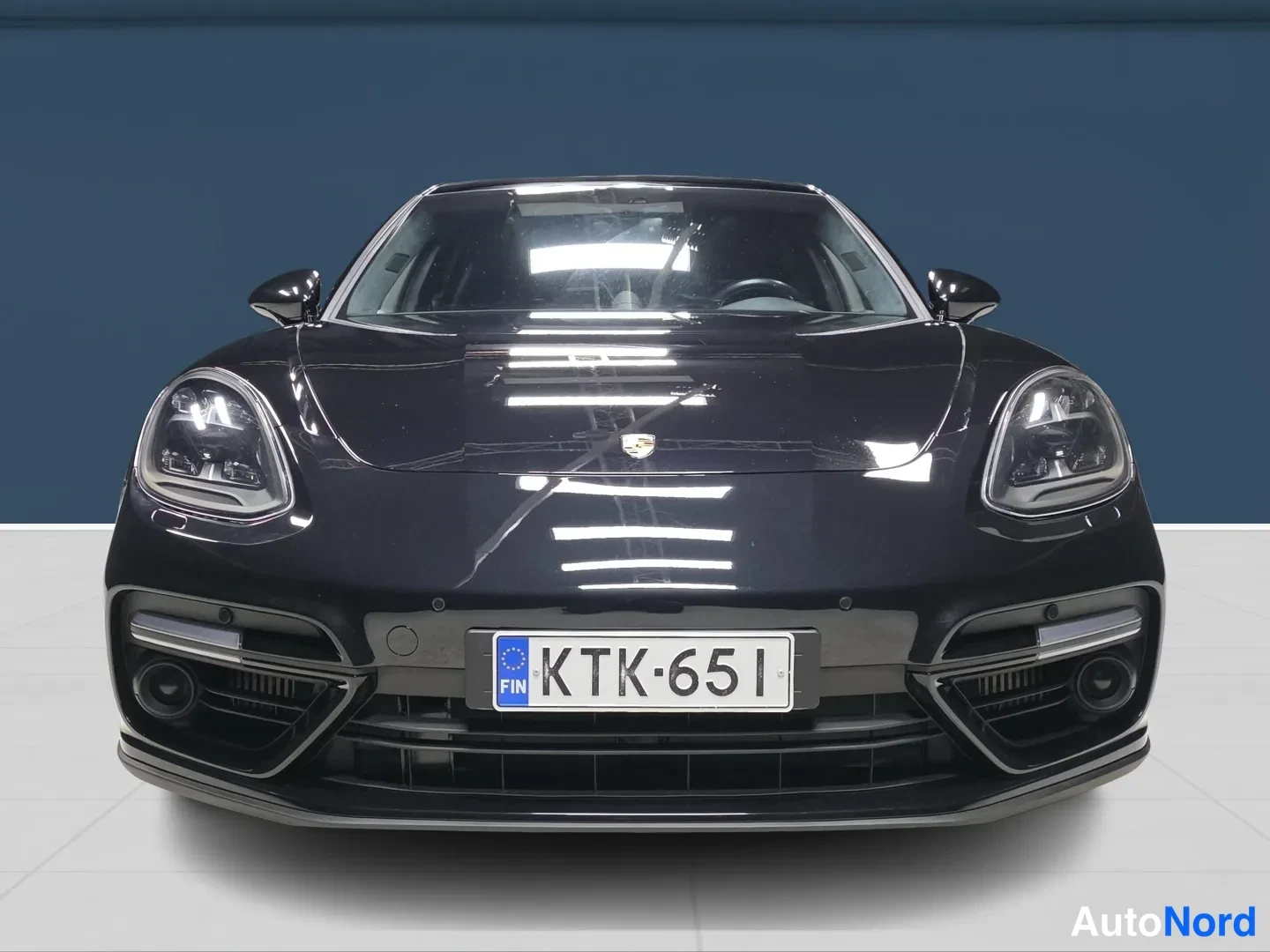 Black Porsche Panamera 2018, front, photo 3