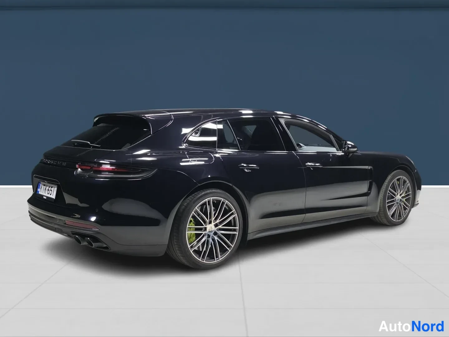 Black Porsche Panamera 2018, rear three-quarter, photo 4