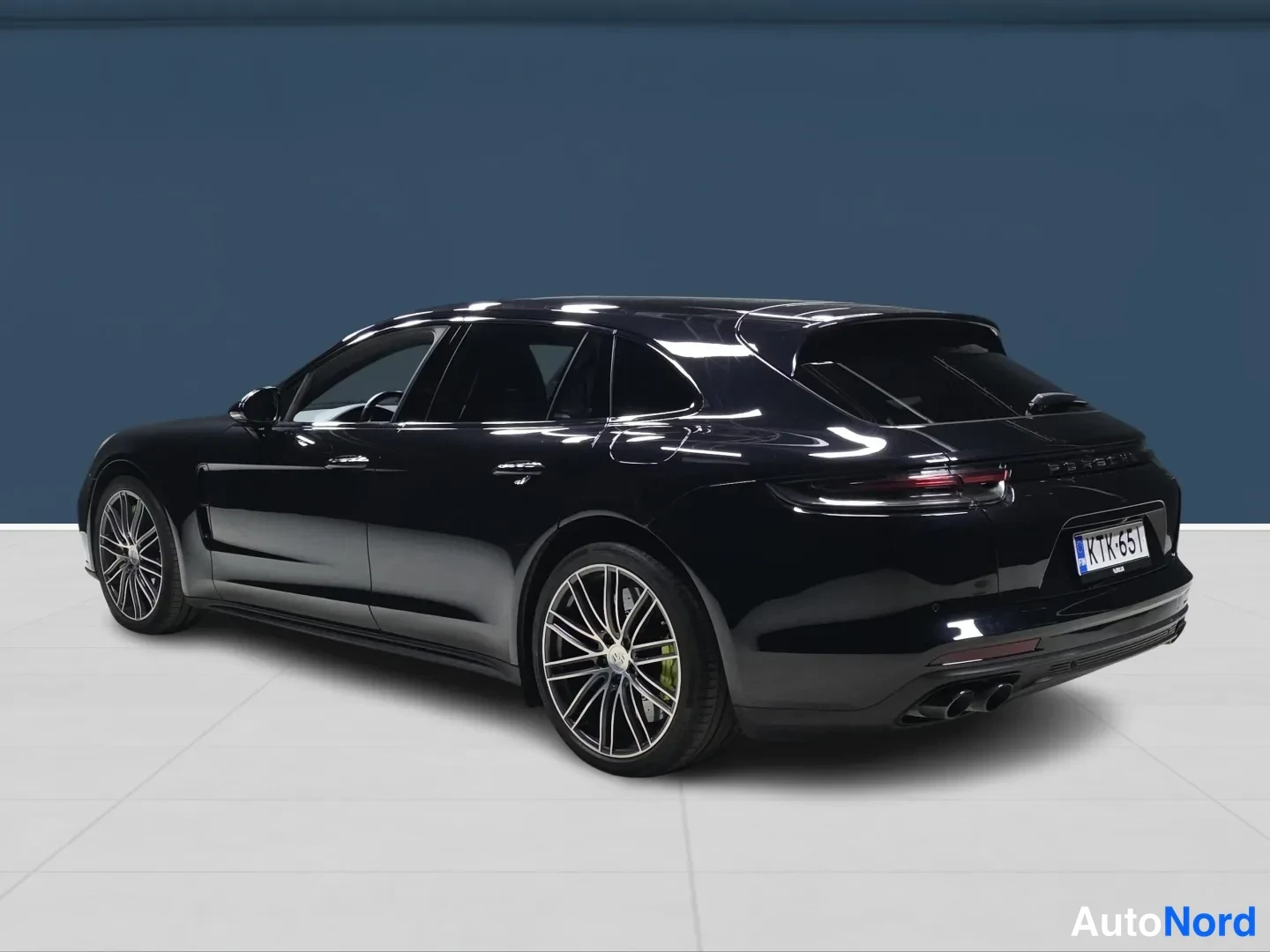 Black Porsche Panamera 2018, rear three-quarter, photo 5
