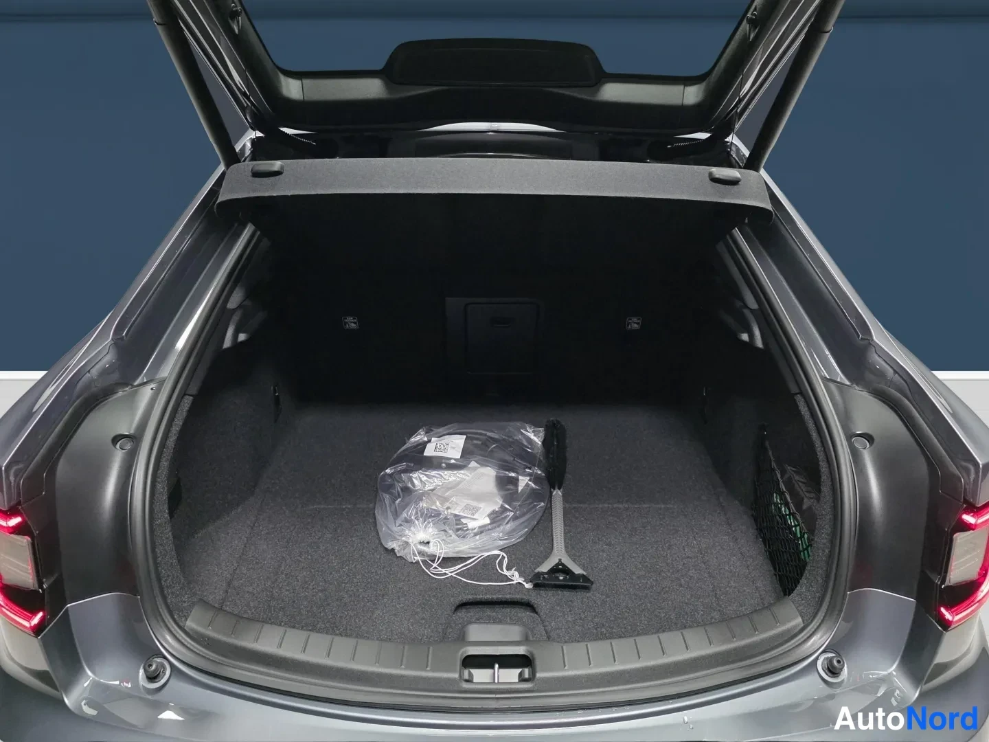 Harmaa Polestar 2 2026, kuva 11