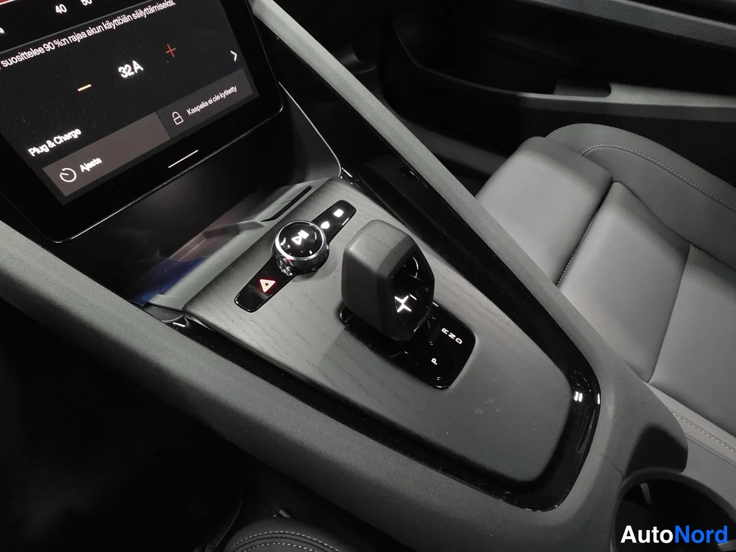 Grey Polestar 2 2026, photo 11