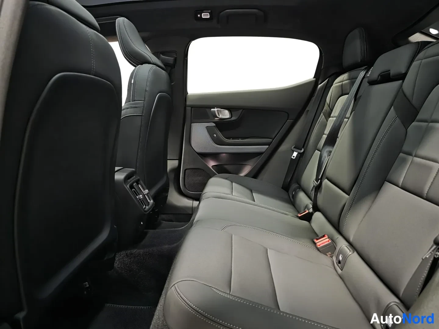 Grey Polestar 2 2026, photo 15