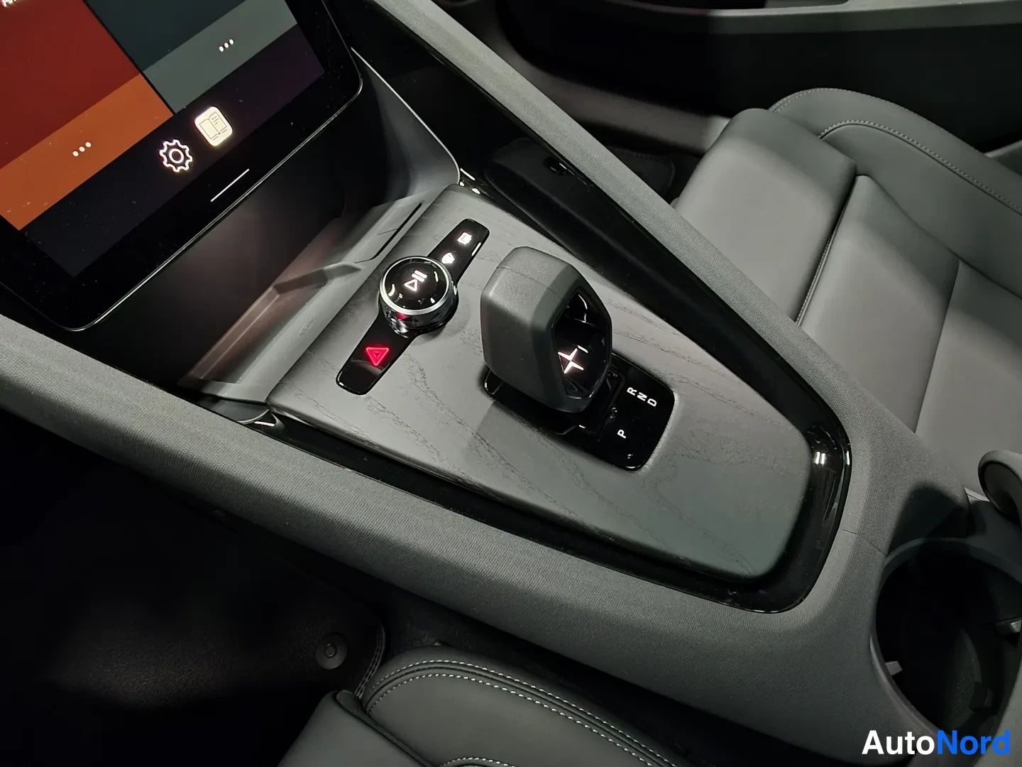 Grey Polestar 2 2026, photo 13